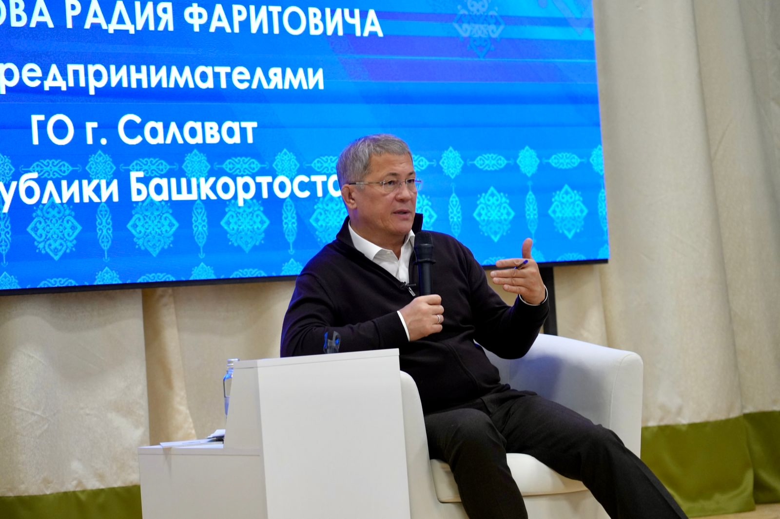 15 октября в городе Салавате прошел очередной «открытый диалог» Главы Республики Башкортостан Р.Ф. Хабирова «ЦУР Бизнес. Территория общения» с бизнес-сообществом района.